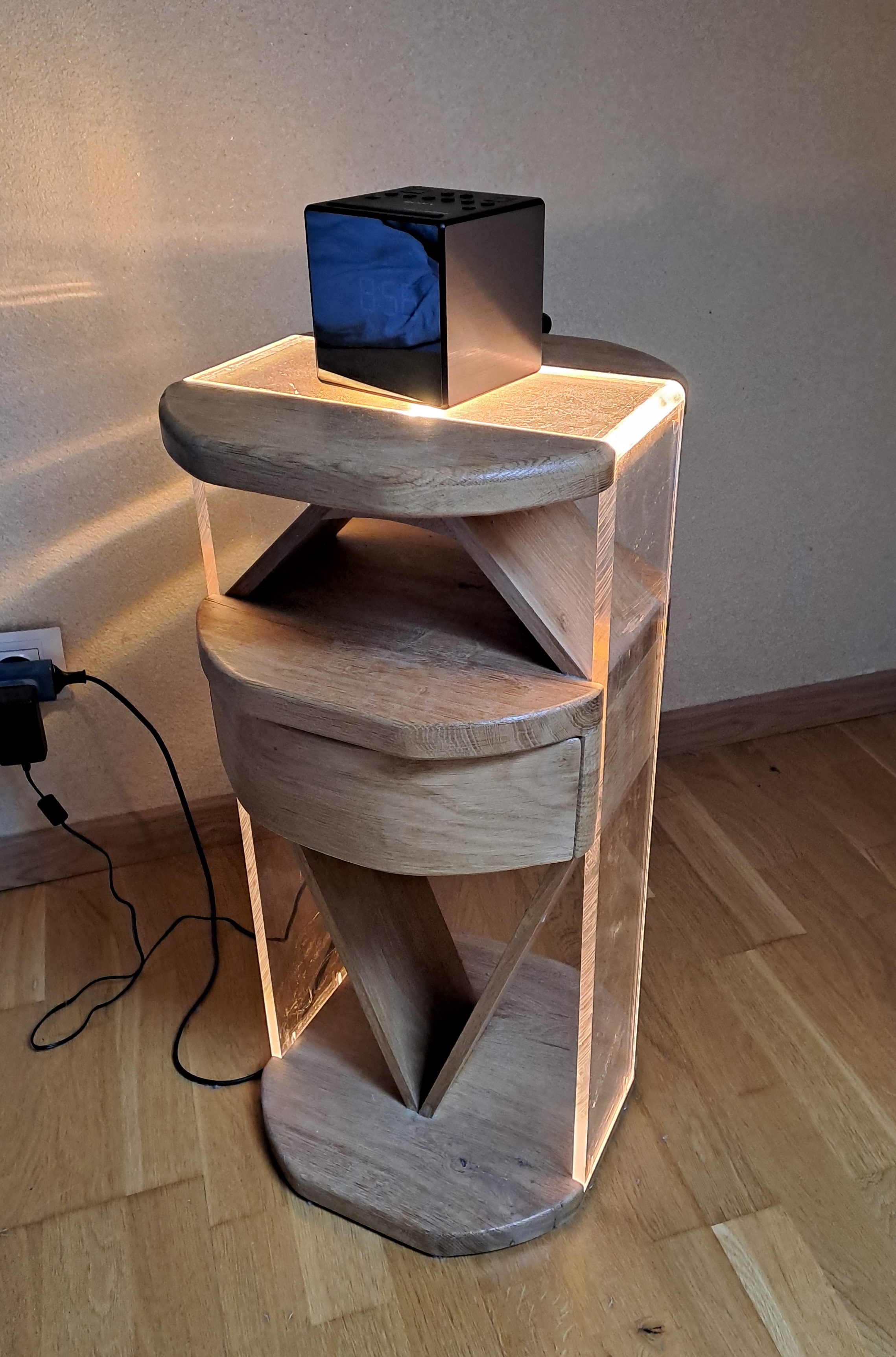 Table de nuit bois et plexiglass