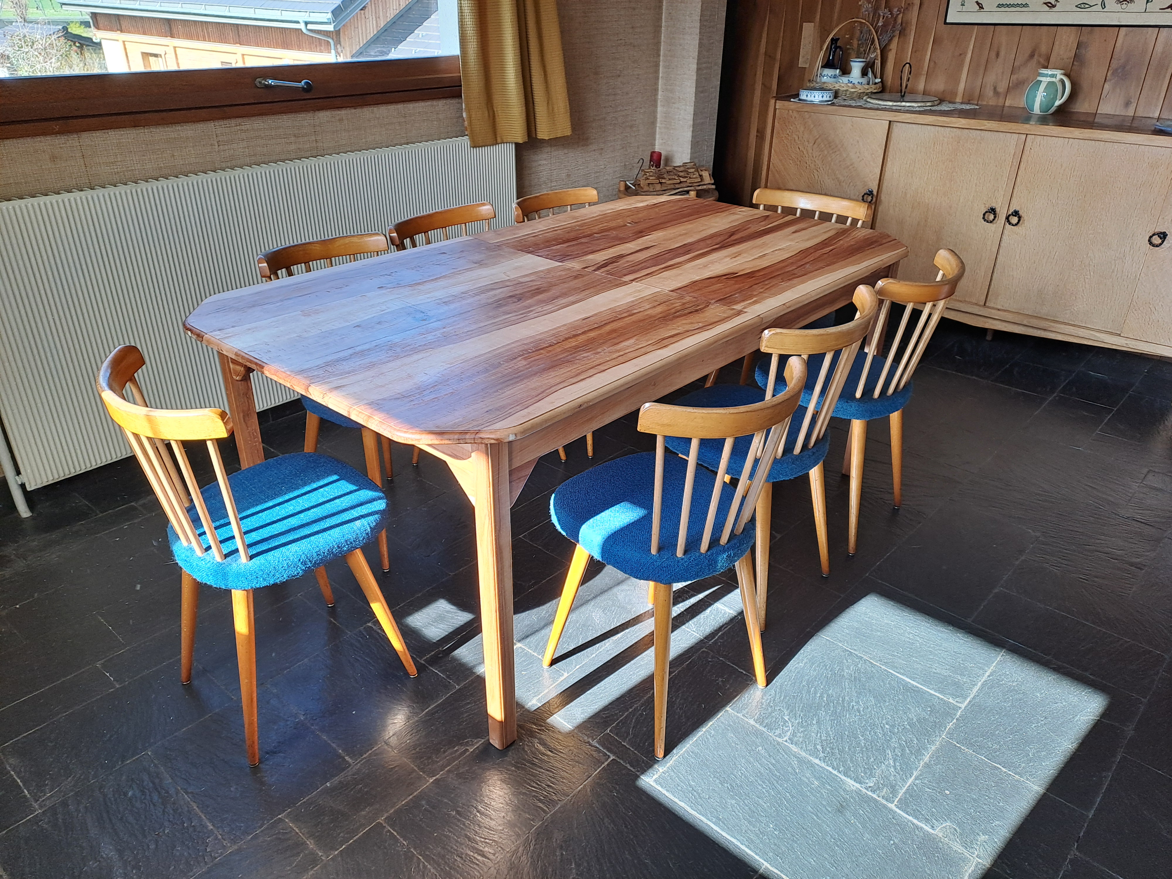 Table extensible en bois massif - fermée